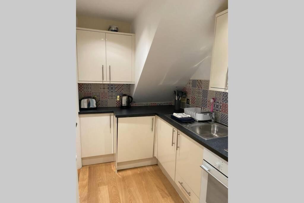 City Centre Entire Studio Apartment Chichester Eksteriør bilde