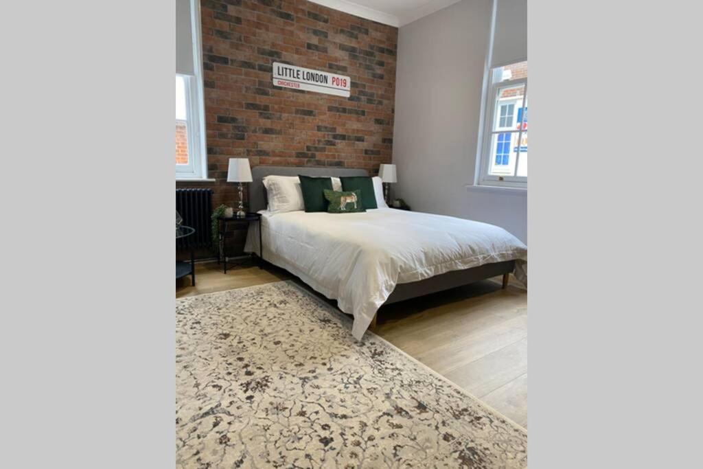 City Centre Entire Studio Apartment Chichester Eksteriør bilde